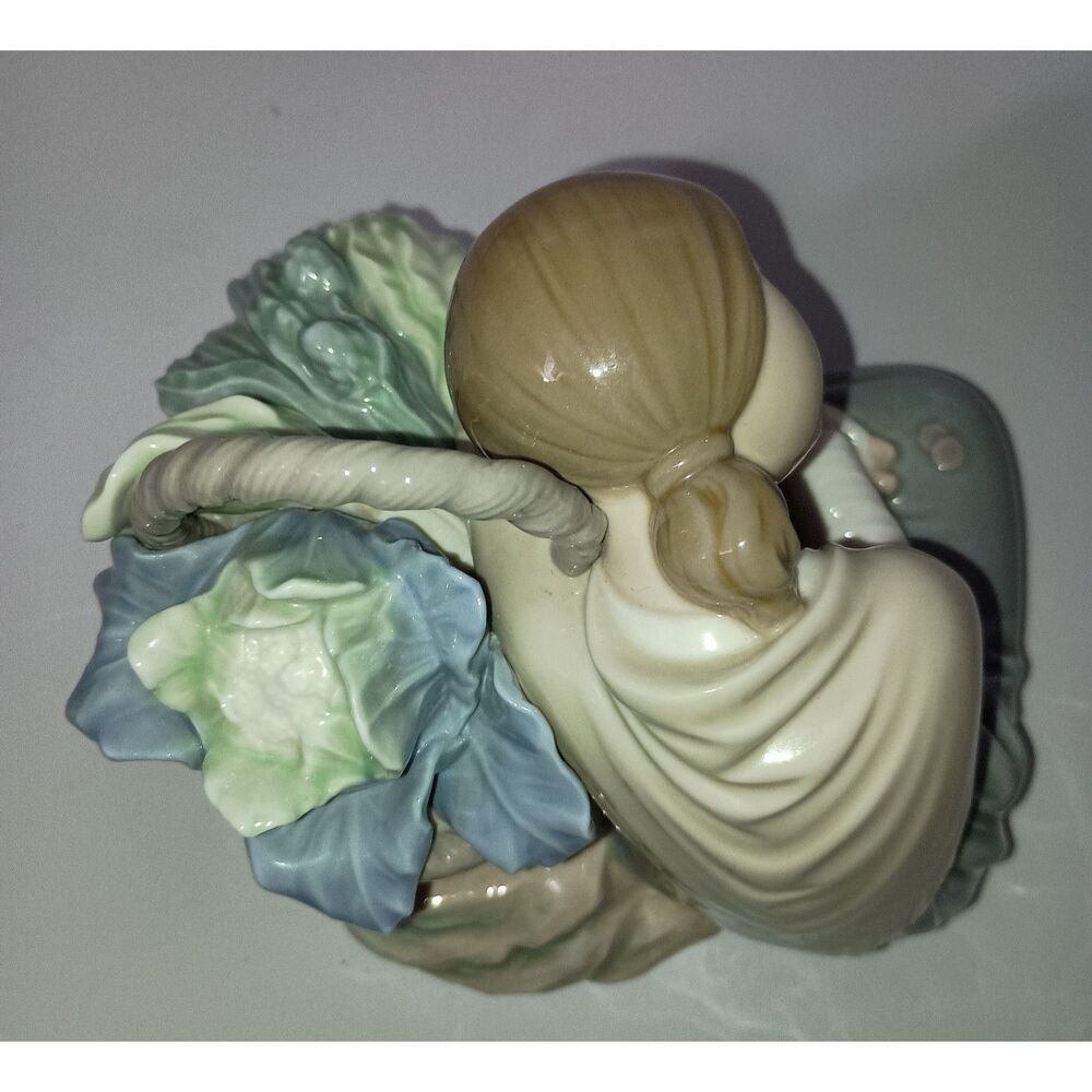 LLADRO Vintage/Rare-Little Green Grocer-Girl resting on vegetable basket glazed - Picture 4 of 8